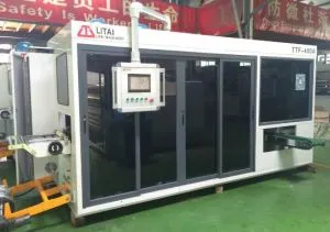 Stroj za posuđe od plastike